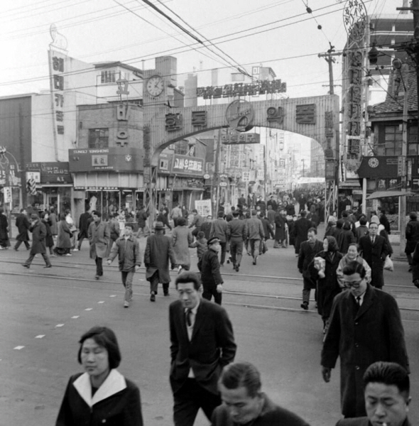 1966, 명동입구및백화점전경